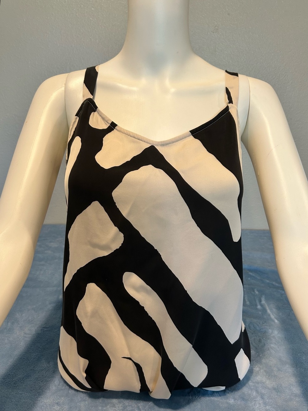 Chico's Silk Blend Camisole Tank Top Black Cream Abstract V-Neck Blouse M